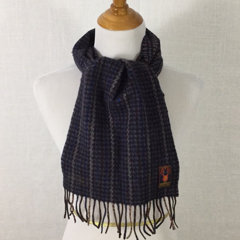 Flawless vintage 100% cashmere scarf